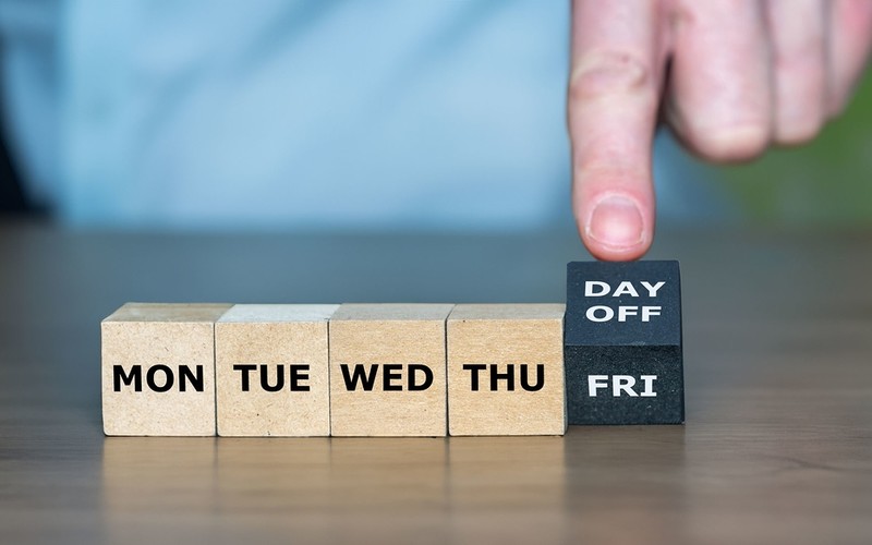 Polacy wybraliby czterodniowy tydzień pracy zamiast skrócenia godzin dnia pracy