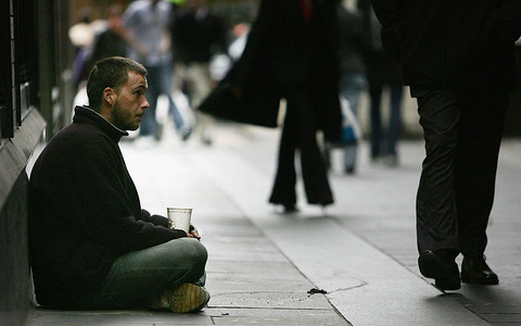 People caught begging or sleeping rough face £100 council fines