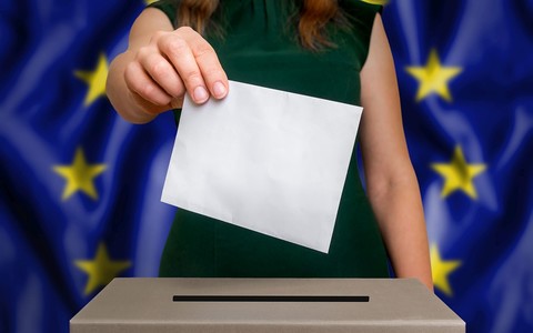 Eurobarometr: 64 proc. młodych Europejczyków chce głosować w wyborach do PE