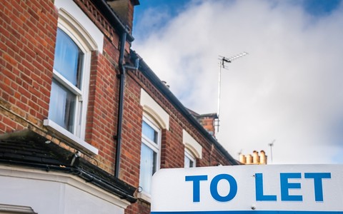 Najemcy w UK w wyścigu o mieszkania. Oferty znikają coraz szybciej