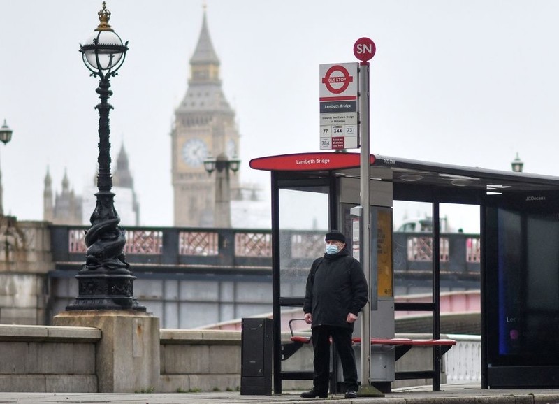 Londyn: Kontrowersje wokół "pływających" przystanków autobusowych