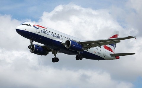 Lecący z Londynu samolot British Airways awaryjnie lądował przez dym w kokpicie