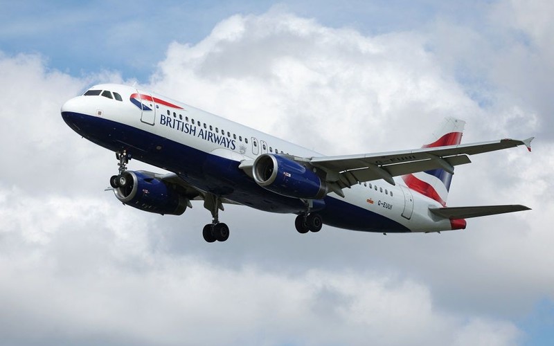 Lecący z Londynu samolot British Airways awaryjnie lądował przez dym w kokpicie