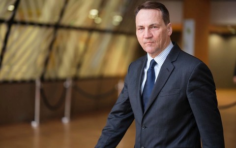 Sikorski reassures the British: "Don't worry, you will be richer than us for a long time"