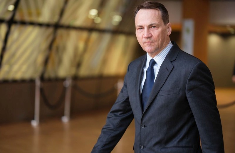 Sikorski reassures the British: "Don't worry, you will be richer than us for a long time"