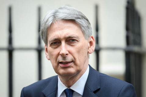 Hammond: No one wants lines of trucks at borders after Brexit