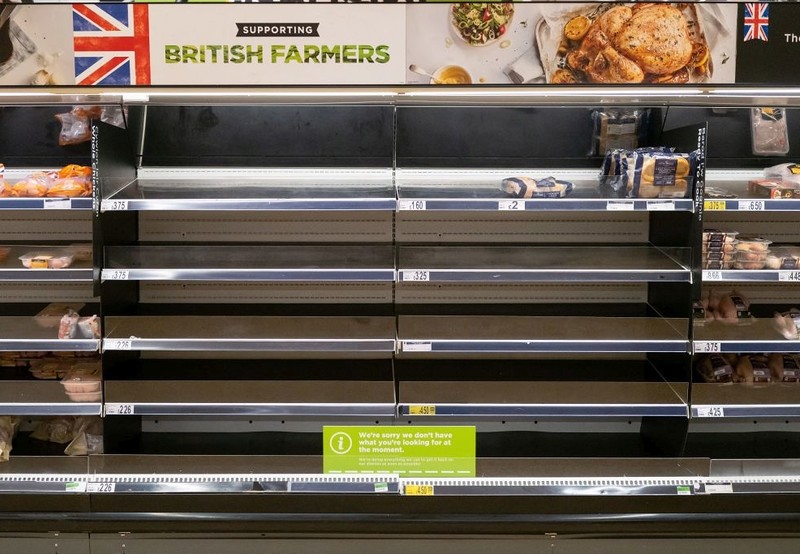 UK: Rząd uruchomił "stronę kryzysową". Supermarkety ostrzegają przed panicznymi zakupami