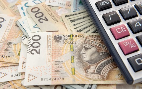 Raport: 1,5 mln Polaków w 2022 r. zarabiało powyżej 10 tys. zł miesięcznie
