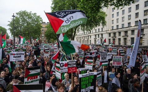Three police hurt and 40 arrests at pro-Palestinian march in London
