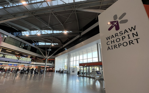 Polskie lotniska obsługują coraz więcej osób. Najwięcej podróżnych lata z Lotniska Chopina