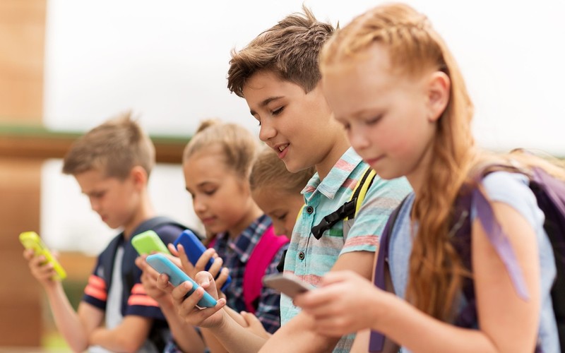 Szef OECD ds. edukacji: Telefony komórkowe przyczyną słabszych wyników uczniów w nauce