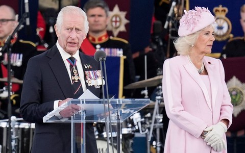 Karol III podczas obchodów D-Day: Jesteśmy ich wiecznymi dłużnikami