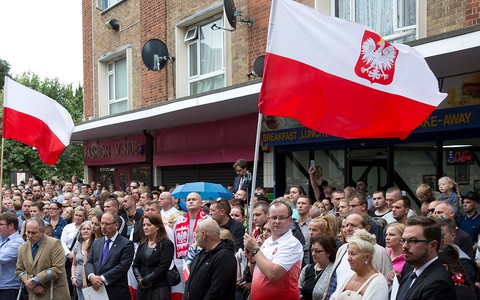 Polish Foreign Ministry: Poles shouldn't return from the UK under duress