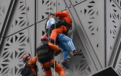 Polski "Spider Man" wspinał się na wieżowiec w Buenos Aires. Zatrzymała go policja