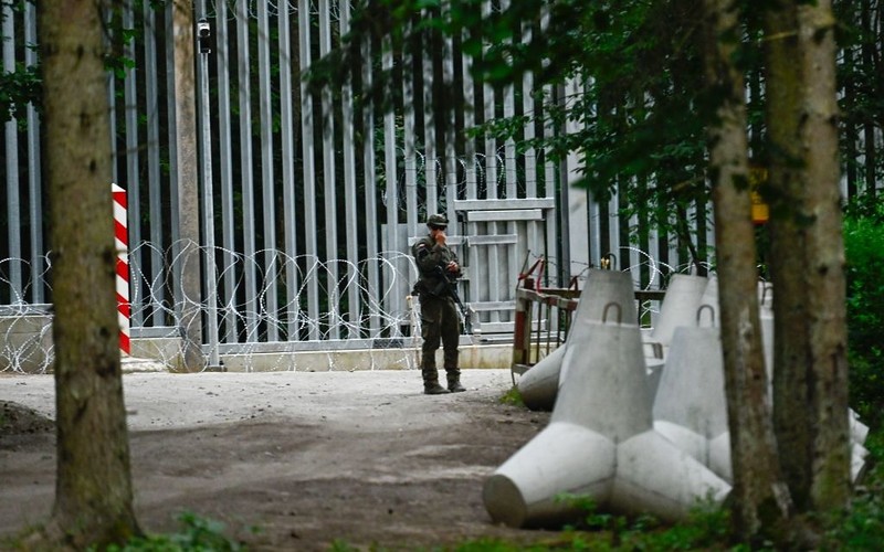 Poland re-establishes buffer zone on border with Belarus