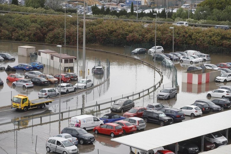 Chaos na Ibizie i Majorce po przejściu intensywnych opadów deszczu
