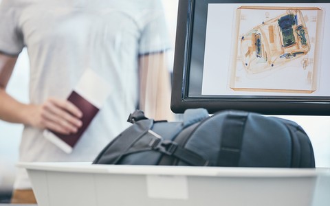 Limit płynów w bagażu podręcznym przywrócony. Lotniska krytykują decyzję rządu