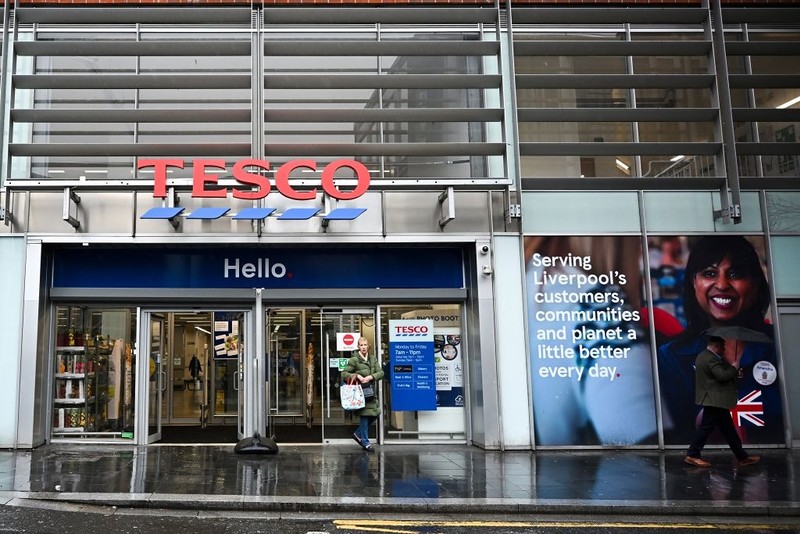 Tesco: Klienci kupują większe ilości żywności w związku ze spadkiem inflacji
