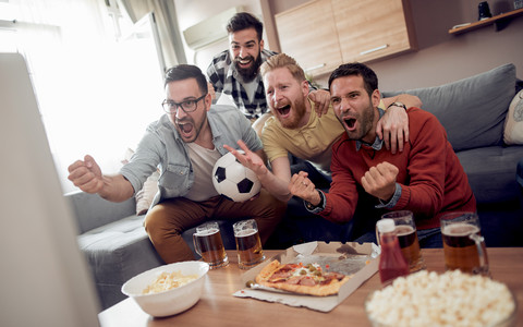 Brytyjskie supermarkety gotowe na zakupy fanów piłki nożnej, oglądających Euro 2024 w domach
