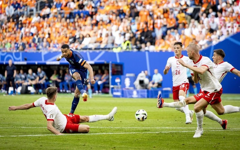 Polska przegrała z Holandią 1:2 w meczu piłkarskich mistrzostw Europy