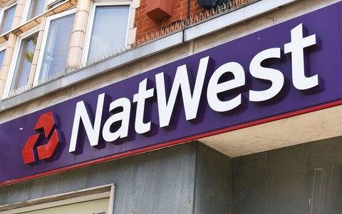 Bank NatWest wycofuje się z Polski i likwiduje 1 600 etatów