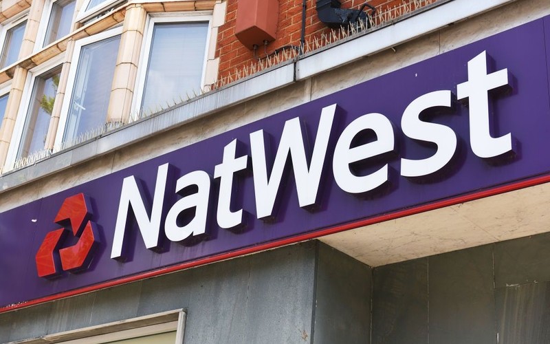 Bank NatWest wycofuje się z Polski i likwiduje 1 600 etatów