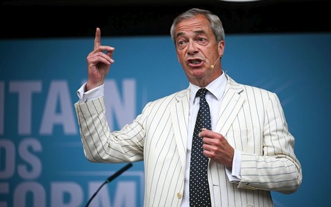 Spadek poparcia dla Reform UK po słowach Farage'a o prowokowaniu Rosji