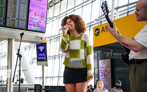 Lotnisko Heathrow zainaugurowało scenę muzyczną z występami na żywo dla młodych talentów