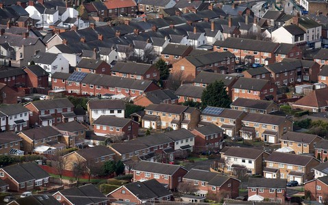 Zagraniczni inwestorzy windują ceny nieruchomości w UK