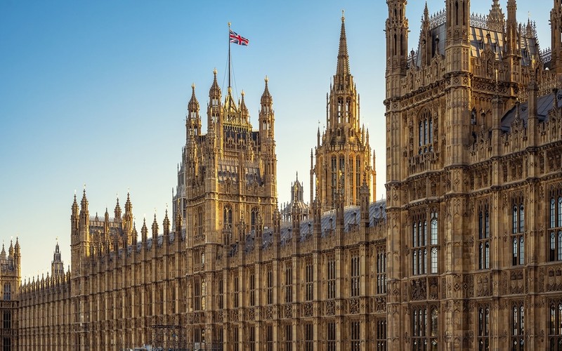 UK: Aresztowano mężczyznę, który wysyłał erotyczne wiadomości do posłów
