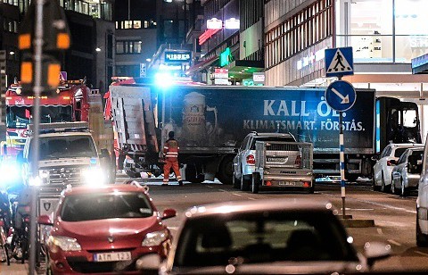 Szwecja po zamachu: Sprawca zatrzymany, wzmocnione kontrole graniczne