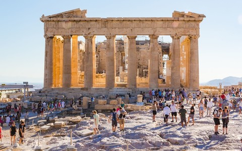 Greece: With arrival of summer, problem of excessive tourism returns