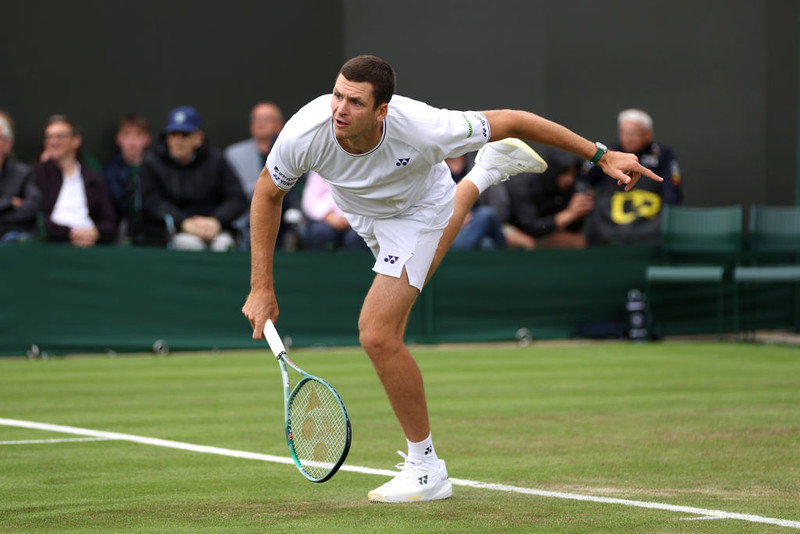 Wimbledon: Dramat Hurkacza w drugiej rundzie. Przez kontuzję musiał skreczować 