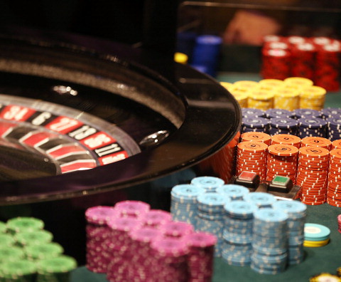 Brytyjskie kasyna przeżywają oblężenie z powodu niskiej wartości funta