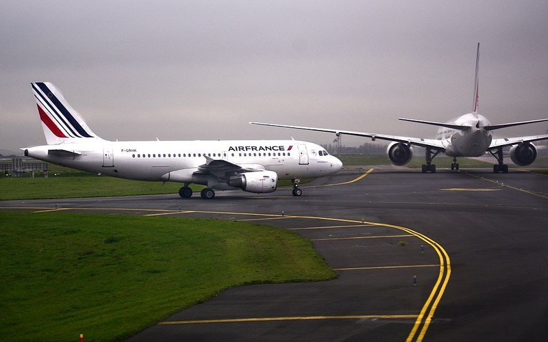 Turyści omijają Paryż przez igrzyska. Air France liczy straty