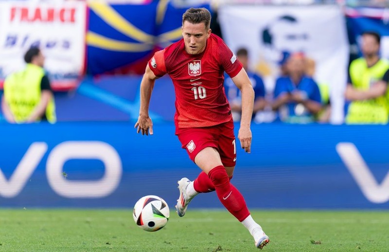 Zielinski signed a four-year contract with Inter