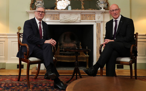 Premier Starmer obiecuje reset w relacjach z rządem Szkocji