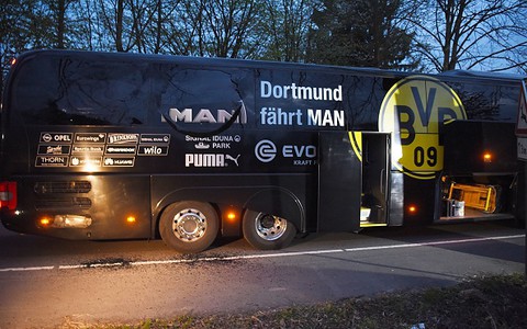 Atak na piłkarzy Borussii Dortmund, bomba zraniła obrońcę