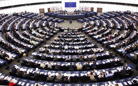 PE zaczyna dyskusje czy i jak dzielić wolne miejsca po Brytyjczykach