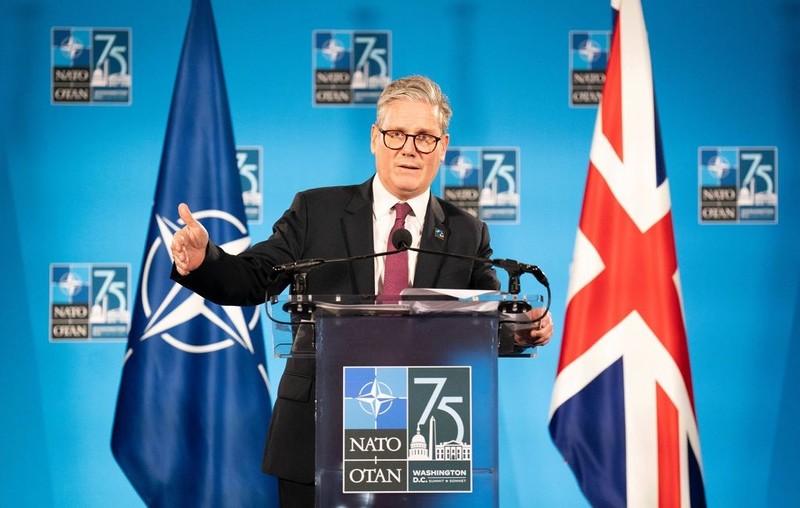 Premier Starmer rozmawiał z Trumpem. Media w UK piszą o punkcie zwrotnym kampanii wyborczej w USA