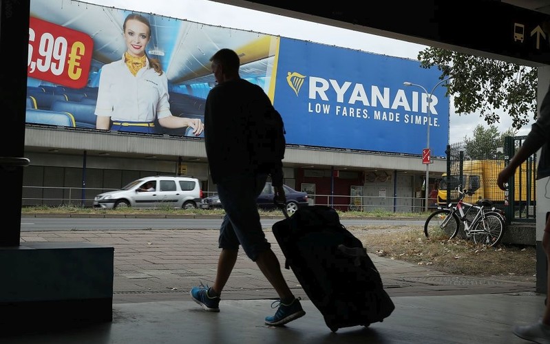 Ryanair planuje obniżyć ceny biletów w związku ze spadkiem zysków