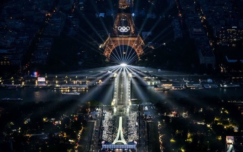 Paryż 2024: Miasto Światła rozbłysło, choć deszcz zakłócał odbiór