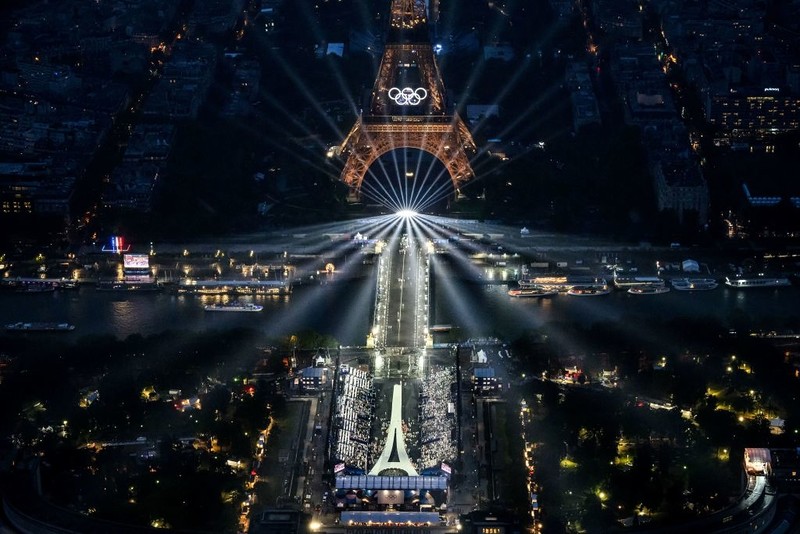 Paryż 2024: Miasto Światła rozbłysło, choć deszcz zakłócał odbiór