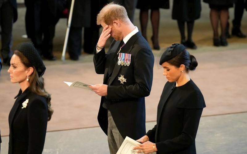 Król Karol "zakazał" Meghan Markle odwiedzania umierającej królowej