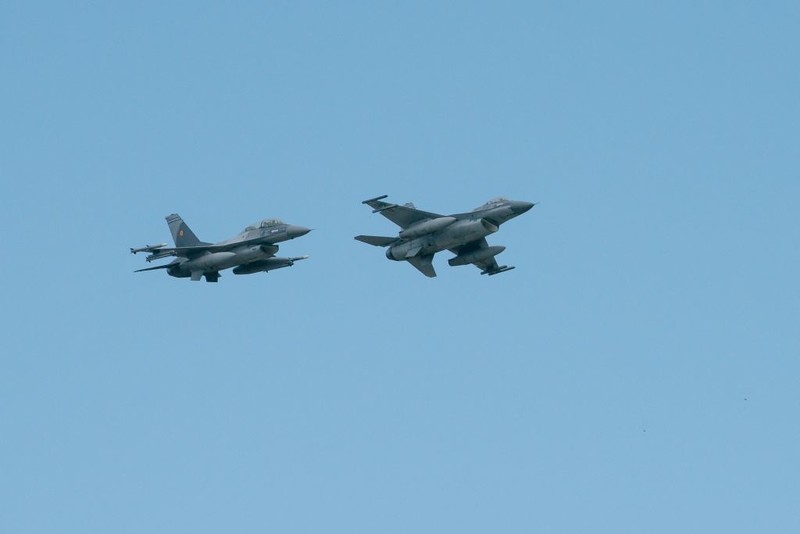 Bloomberg: Pierwsze F-16 dotarły na Ukrainę