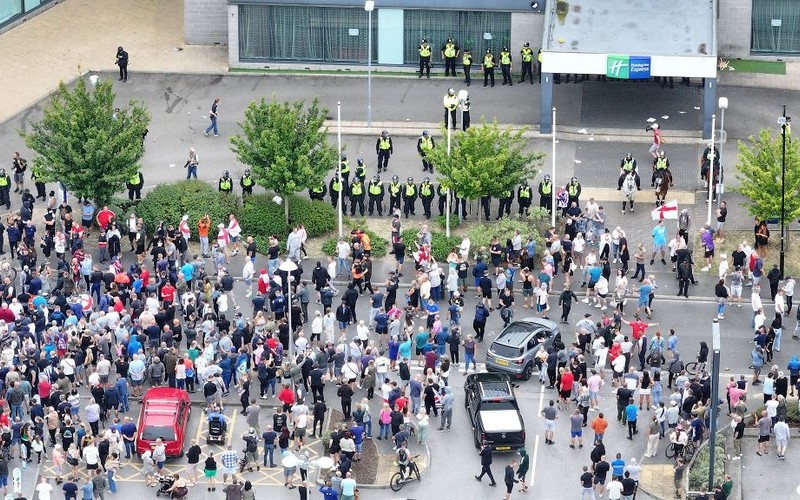 Far-Right rioters target migrant hotels as unrest con