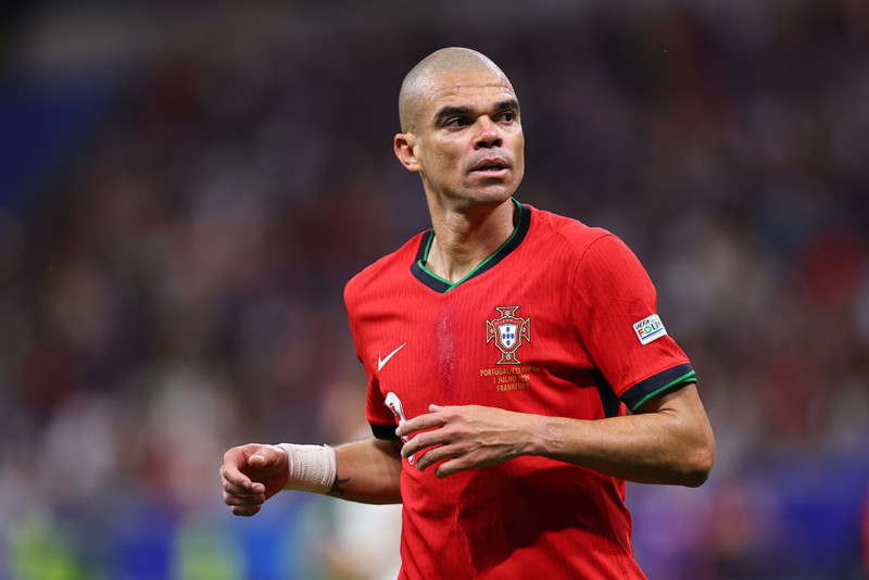 Portugalczyk Pepe, najstarszy uczestnik mistrzostw Europy, zakończył piłkarską karierę