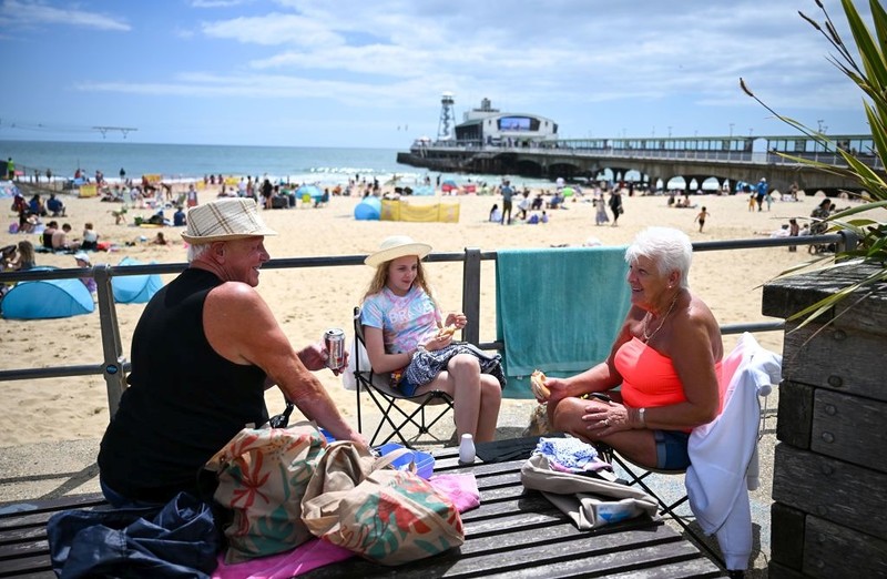 Thunderstorm warnings as UK set for 'heat spike'