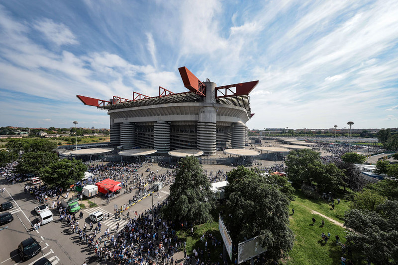 AC Milan i Inter planują odkupić od miasta San Siro