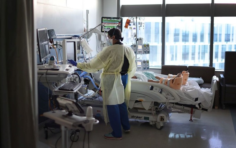 USA: Największa letnia fala Covid-19 od co najmniej dwóch lat